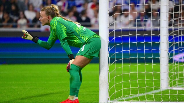 Lyon 0-0 Chelsea: Super Hampton save preserves Champions League point