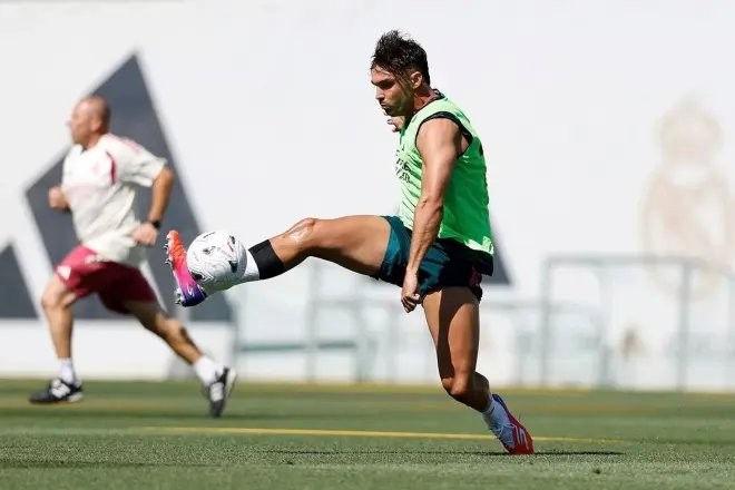Marca : L'entourage de Raúl Asensio mécontent du Real Madrid, estimant que l'intervention a été trop tardive