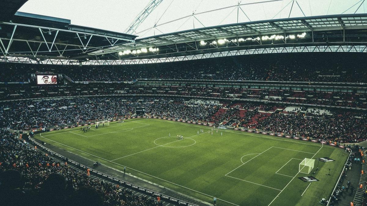 La FA condamne les chants anti-musulmans de supporters anglais à Prague : inacceptable