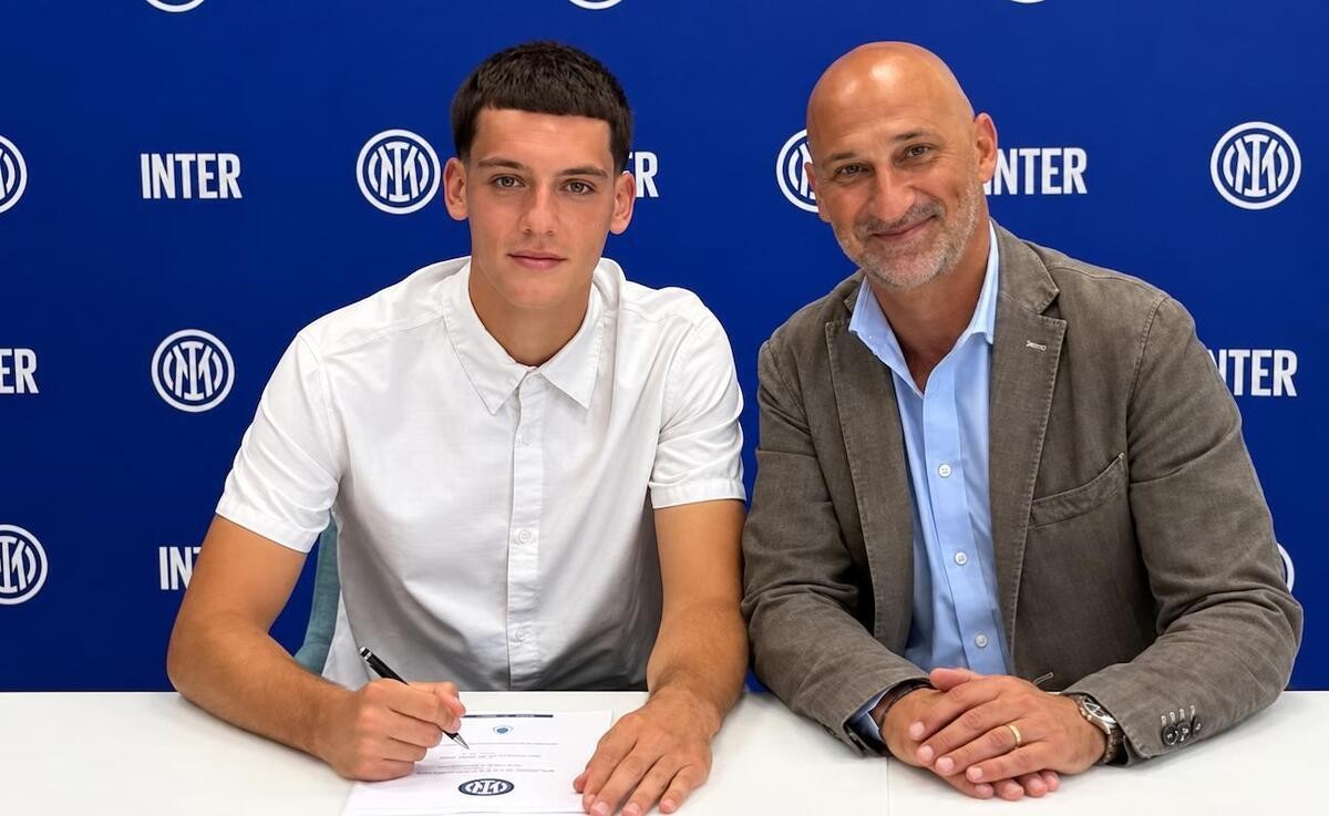 Italienische Medien: Internazionale U19-Verteidiger Pirricelli (Jg. 2009) unterschreibt ersten Profivertrag