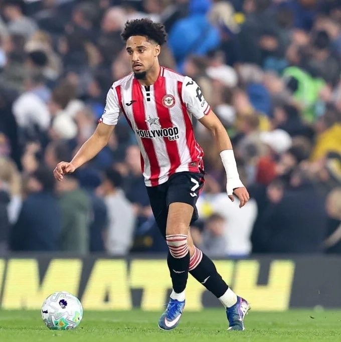 ESPN: Brentford negocia renovação de contrato com Schade para afastar interesse de grandes clubes da Premier League