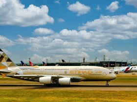 记者：阿提哈德航空考虑起诉英超，已聘请美国知名律所
