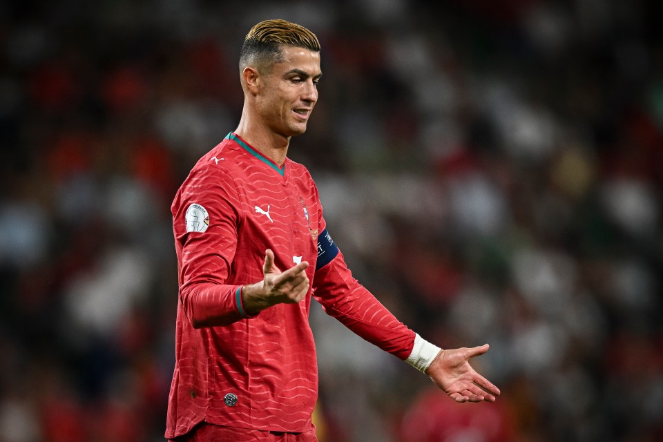 Un journaliste suggère en plaisantant : Cristiano Ronaldo devrait rejoindre Manchester City pour devenir le meilleur buteur de League Two et atteindre les 1000 buts plus tôt
