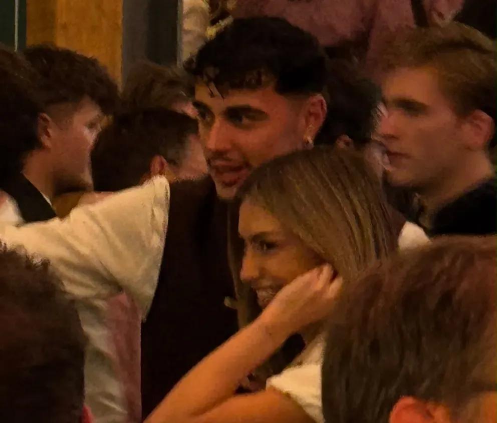 Bild: Pavlovic fotografato in intimità con un'influencer all'Oktoberfest