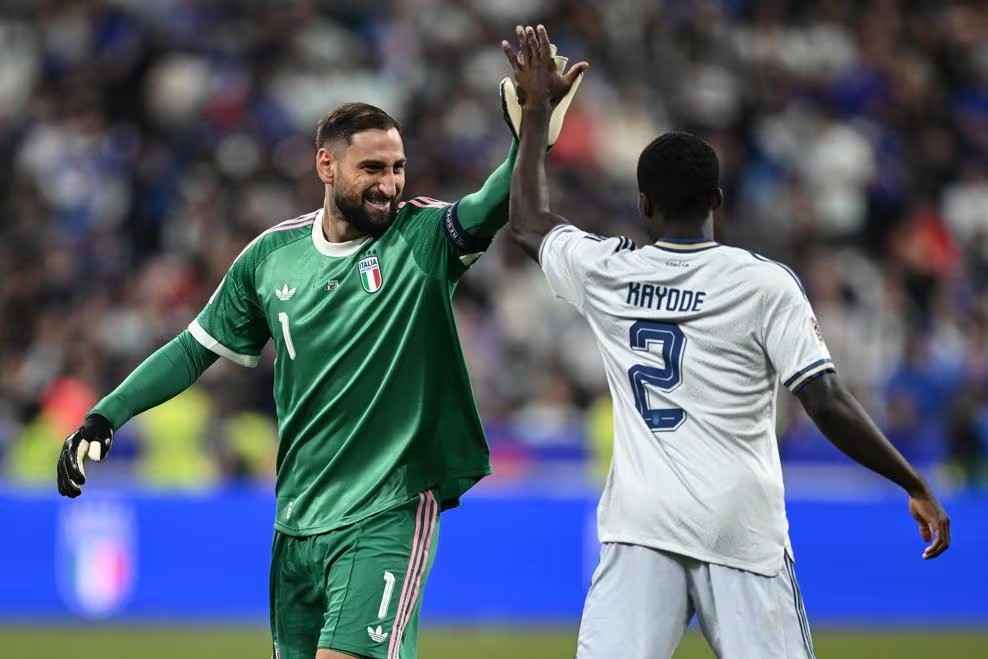 Donnarumma faz sete defesas contra a França, a terceira maior da carreira na seleção