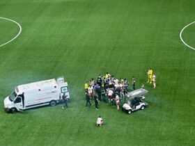 环球体育：巴甲比赛开场9秒两将头部相撞，一人被救护车送医