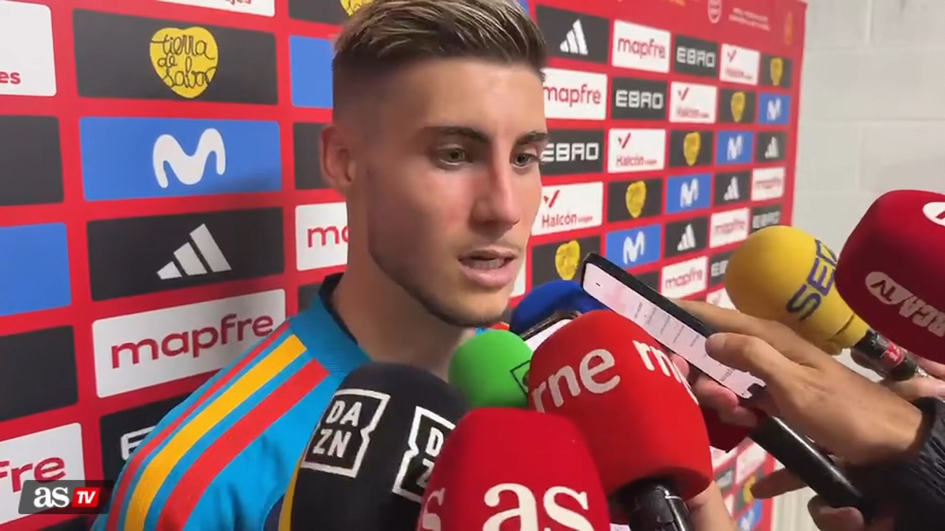 Roberto Fernández, al debutto con la Nazionale: "Incornicerò la maglia"
