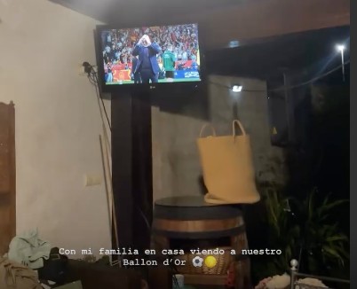 Yamals Freundin postet Foto: Sieht unseren Ballon-d'Or-Kandidaten zu Hause mit der Familie spielen
