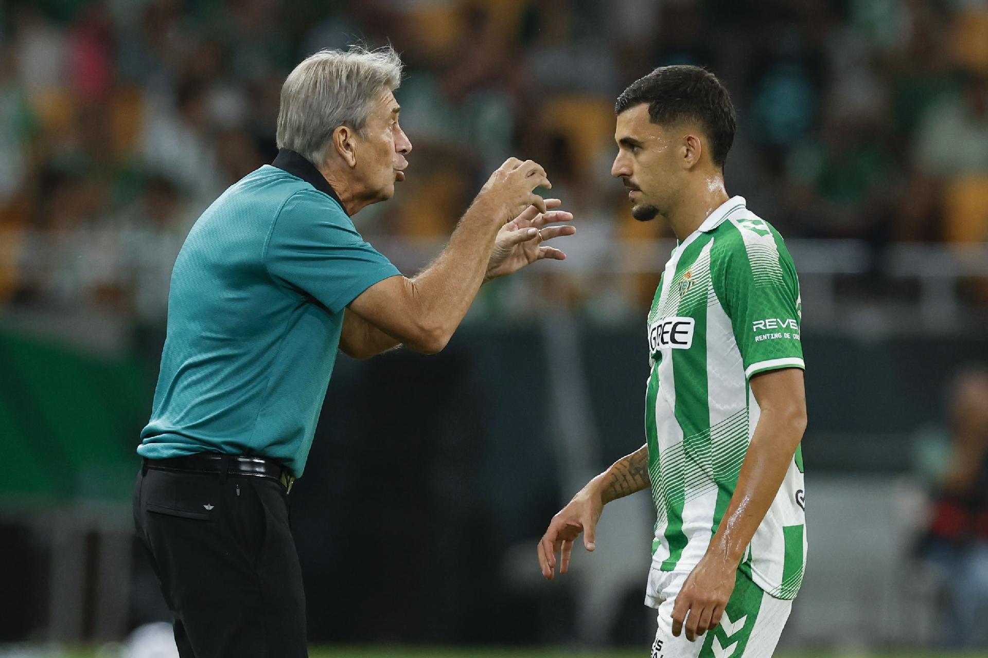 Ceballos: Sẵn sàng đánh đổi nhiều danh hiệu của mình để giành một chức vô địch với Betis
