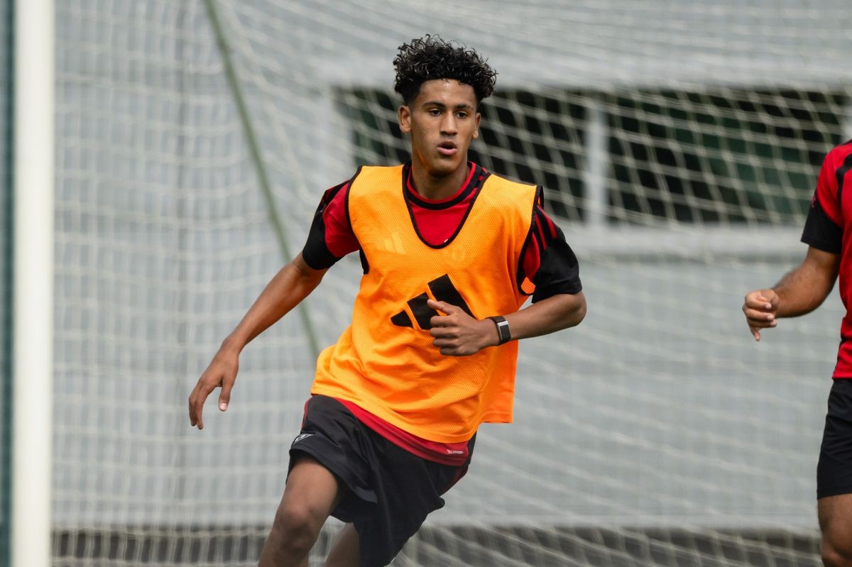 Man Utd Evening News: Gabriel, prospek akademi berusia 15 tahun, dapat memutuskan masa depannya dalam 48 jam