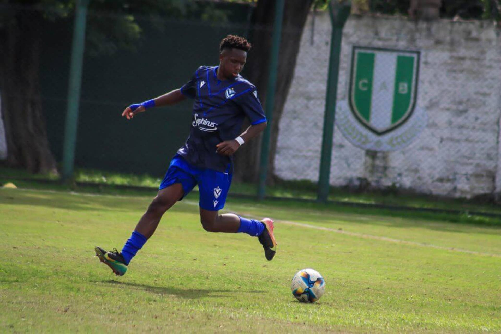 TA apresenta Kiki Ramos: Pode ser o primeiro jogador negro da Argentina em muitos anos