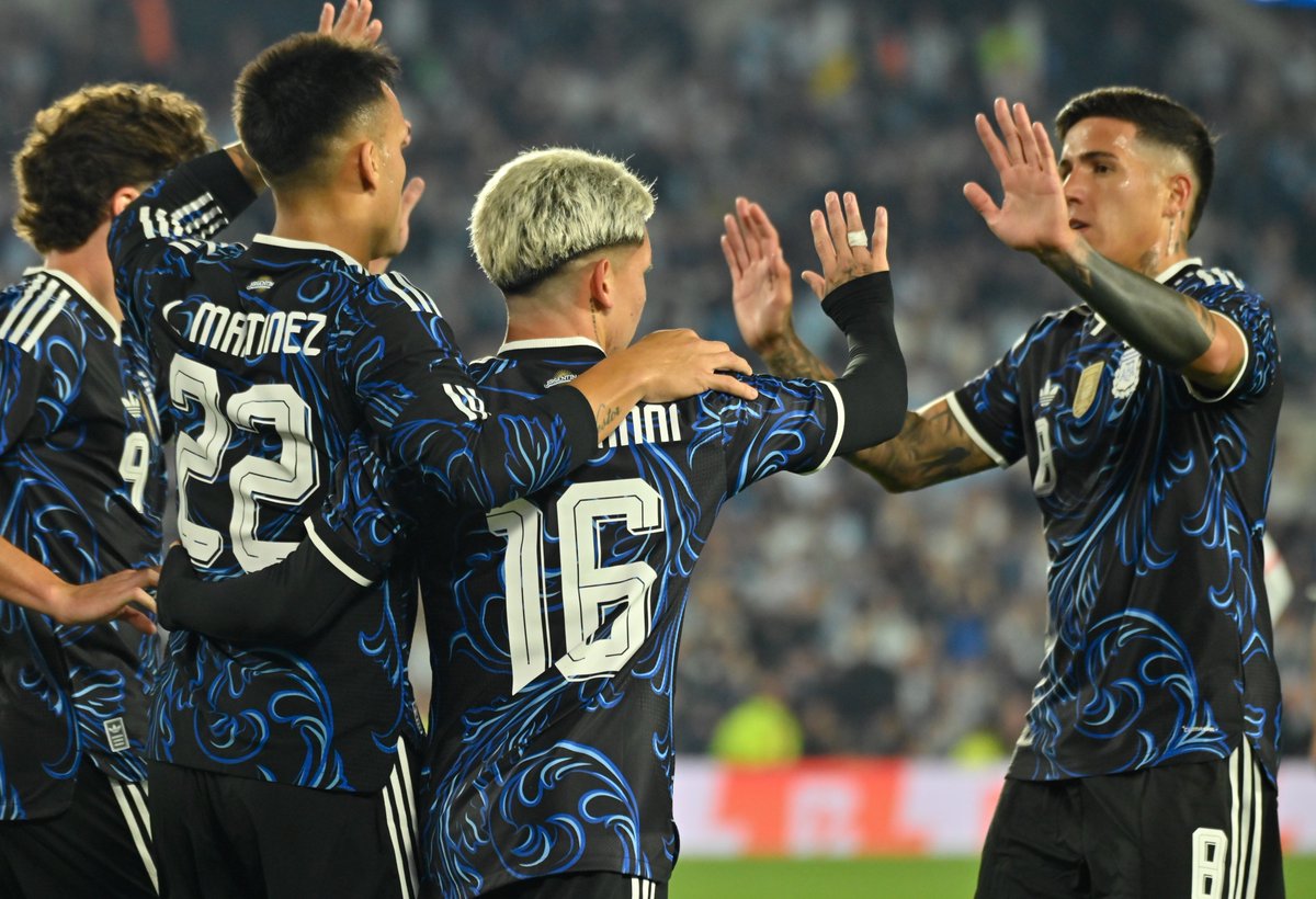 Enzo Fernández: Đội bóng phải chấp nhận sự ra đi của Messi và tiếp tục phát triển