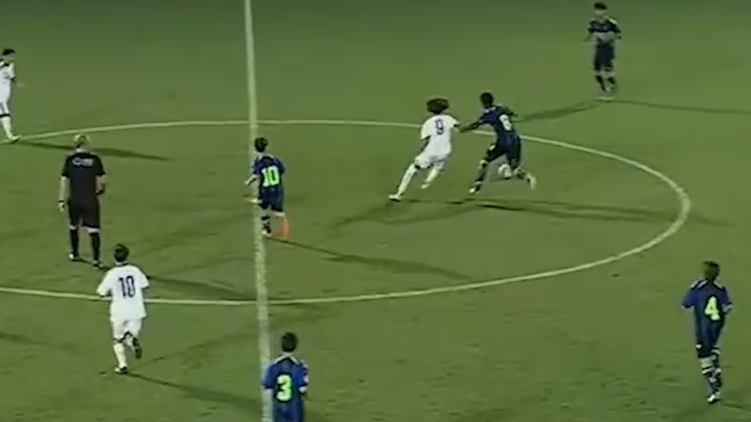 Desde ahí, dejando a tres rivales por el camino y para eliminar al Madrid: el golazo del genio imparable del B