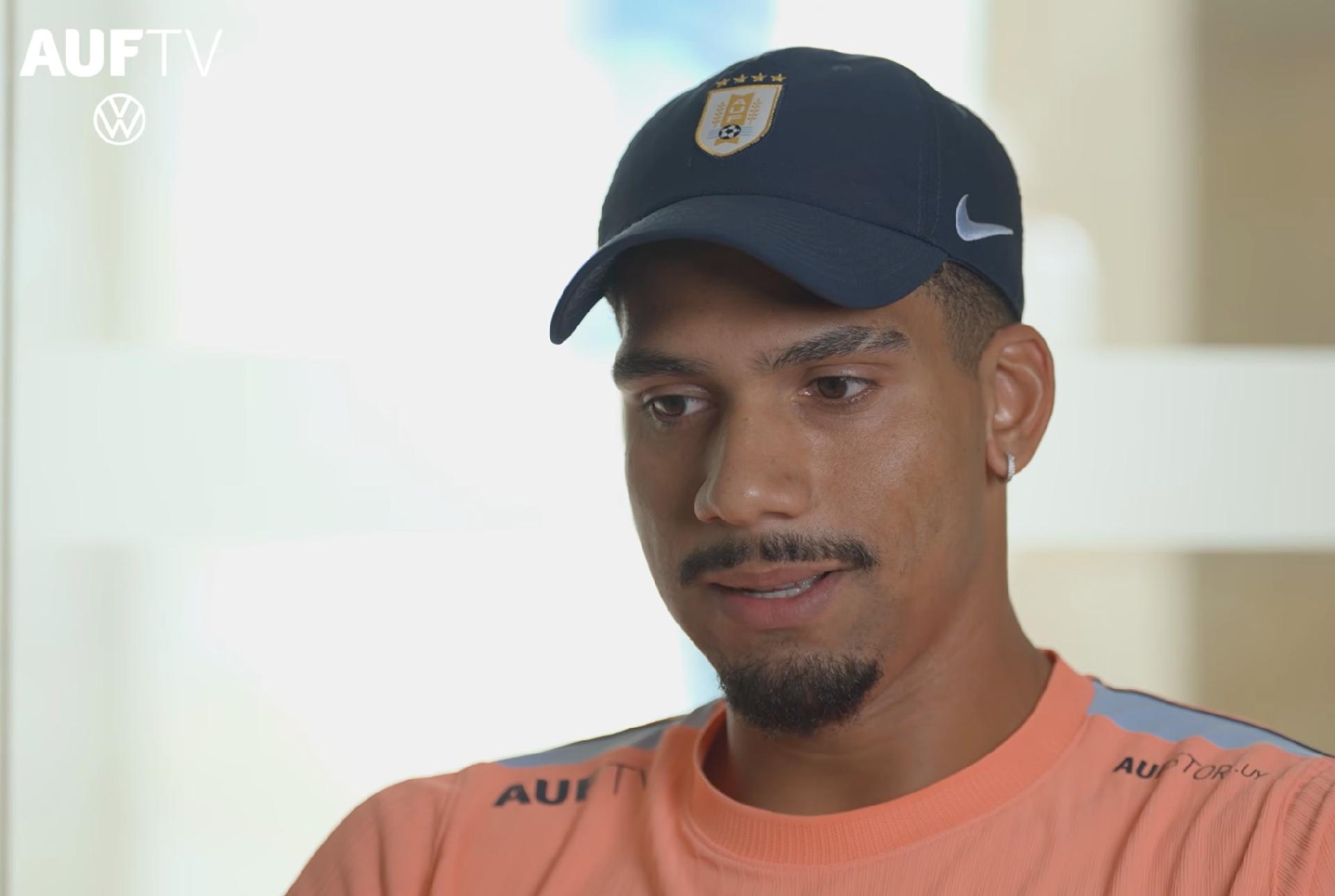 Araújo: Preciso assumir a responsabilidade de ser um dos líderes da equipe; Forlán também me deu confiança