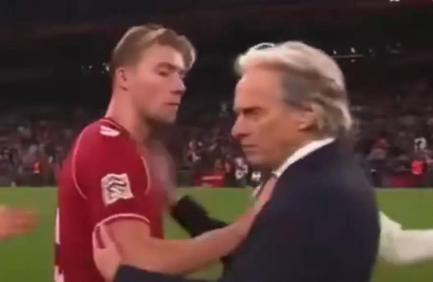 Højlund spiega perché ha spinto Jesus: "Non mi ha guardato negli occhi, è mancanza di sportività"