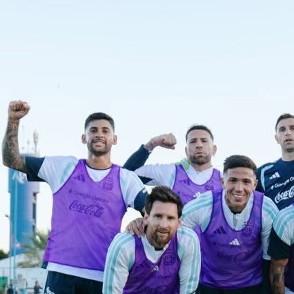 Emiliano Martínez sur les réseaux sociaux : "Gagnons demain pour le départ du meilleur joueur"