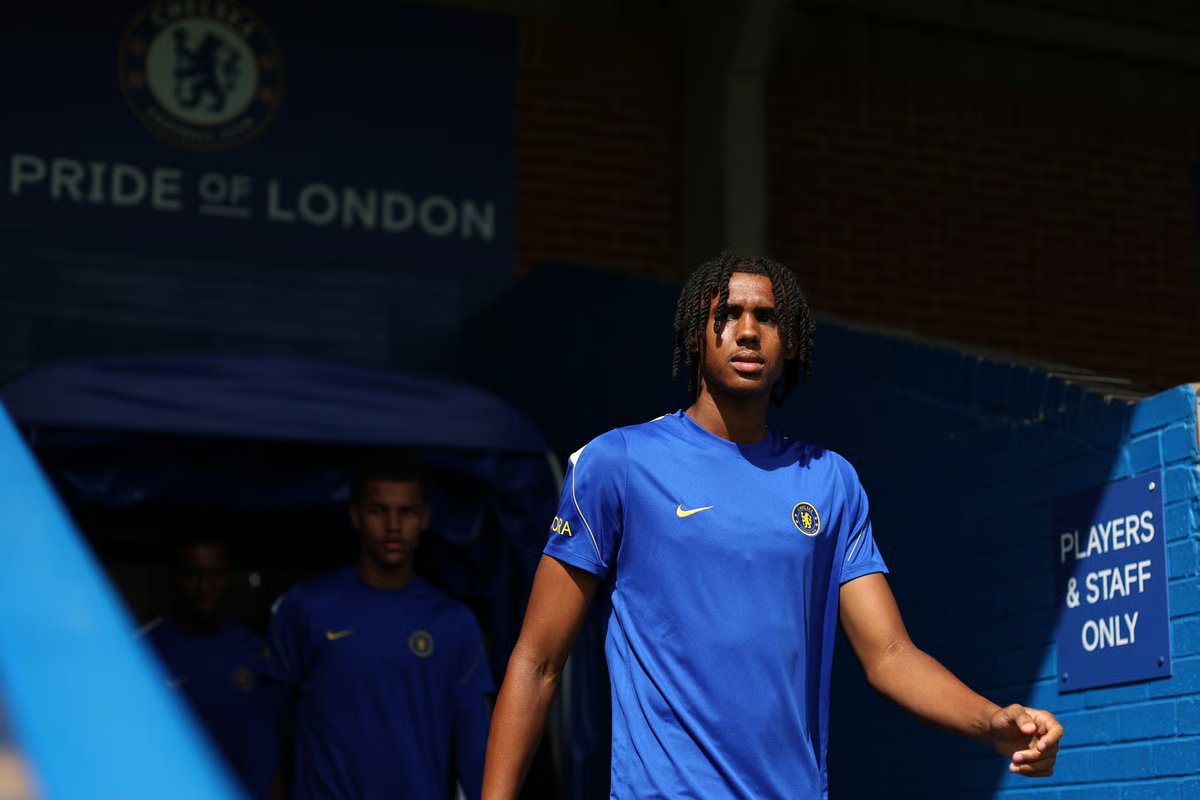 Evening Standard: Các câu lạc bộ châu Âu quan tâm mượn trung vệ 18 tuổi Olutayo Subuloye của Chelsea