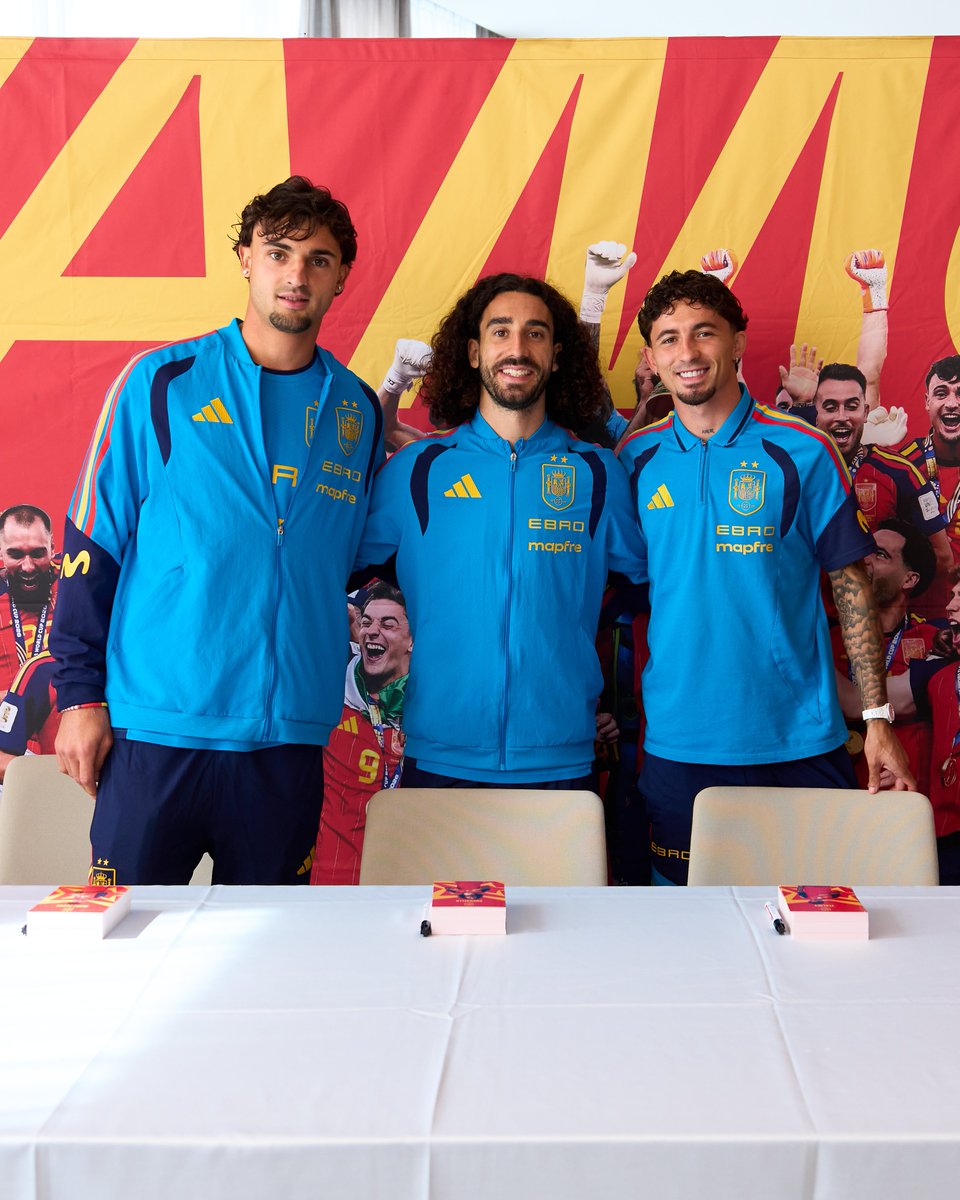 Oficial: Cucurella, Pau Torres y Yeremy Pino se reúnen con aficionados de la selección española