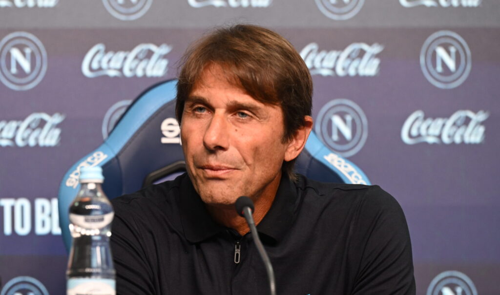 Media italiana: Il Manchester United ha tentato di ingaggiare Conte il mese scorso, ma finora senza sviluppi concreti