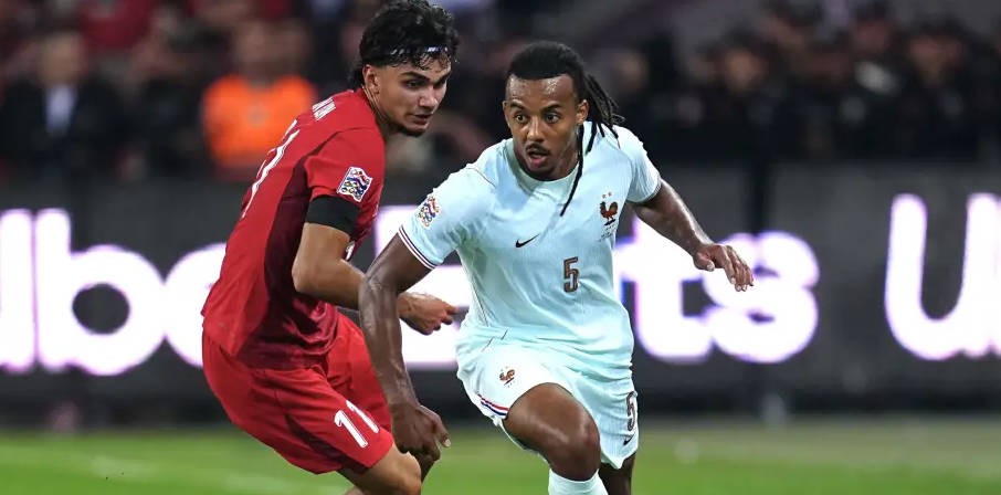 Sport: Koundé veut retrouver son meilleur niveau au Barça pour récupérer sa place de titulaire