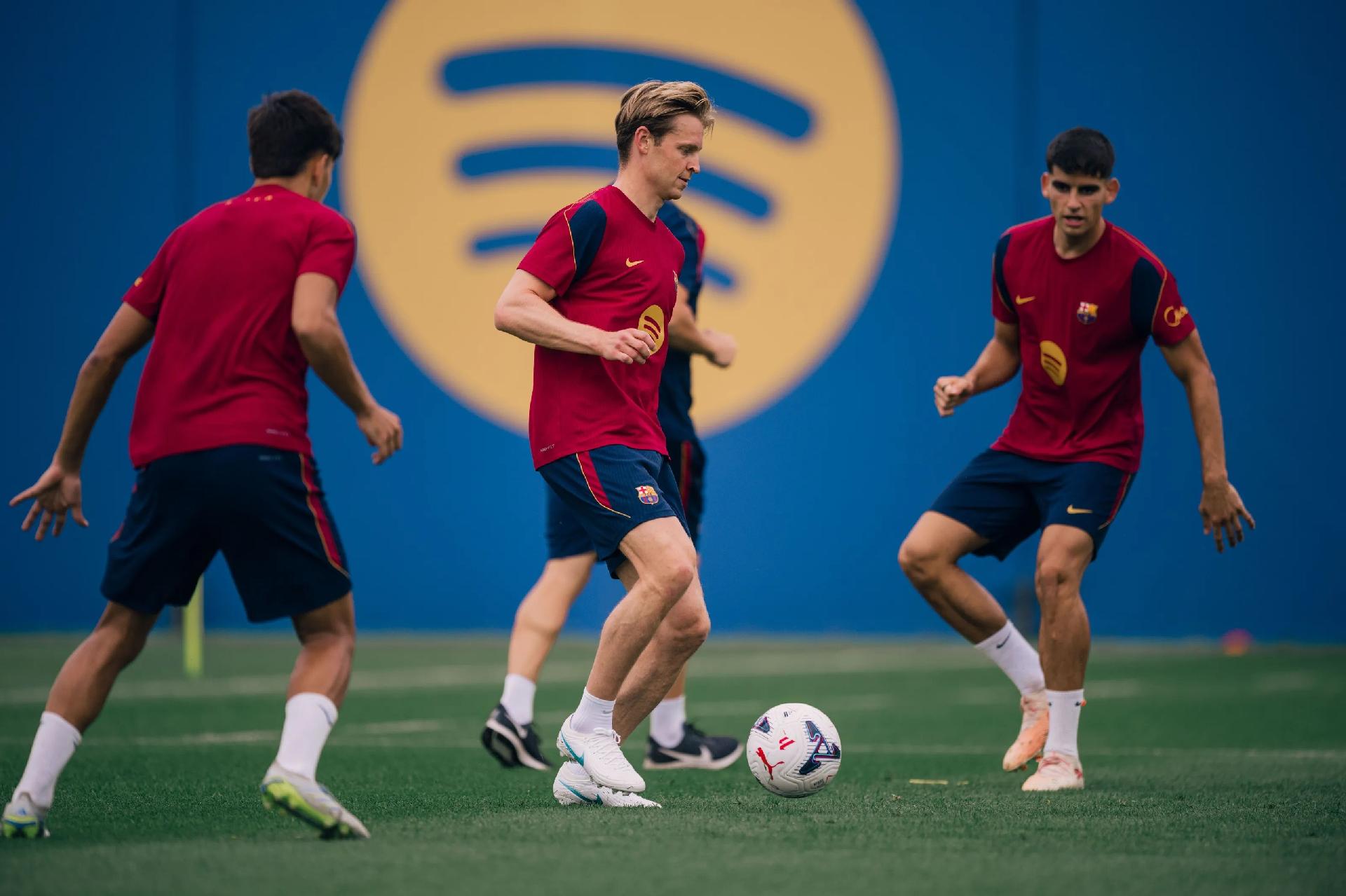 Oficial: De Jong entrena parcialmente con el Barcelona