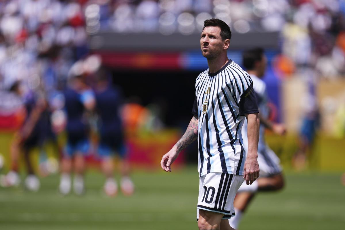 L'Équipe: Rosário ergue camisa de 30 metros em homenagem a Messi