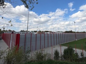 图片报：拜仁训练场启用巨型遮挡帘，孔帕尼严防外界窥探