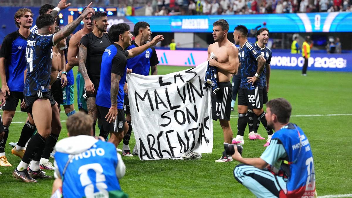 Periodista argentino: La bandera de las Malvinas ondeará en el partido de despedida de Messi con la selección