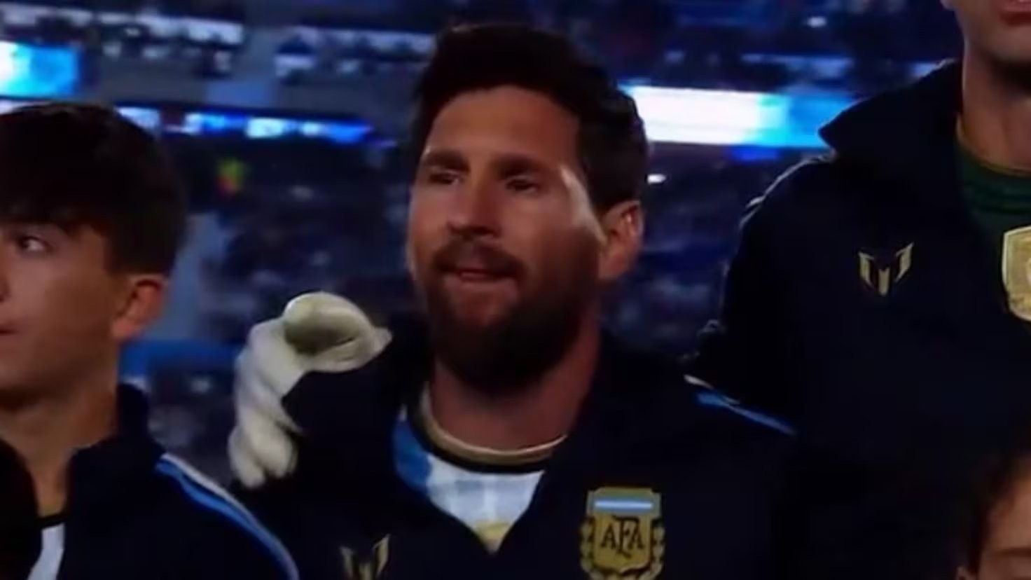 El momento más emocionante: Messi se quiebra como nunca durante el himno