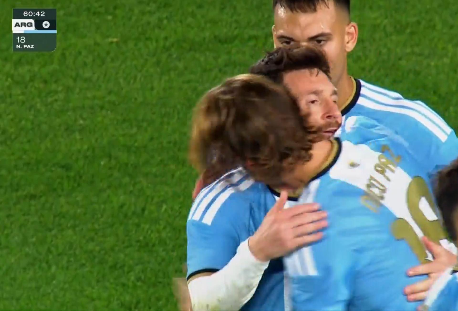 Ho capito, è il passaggio di consegne a Paz! Nico Paz entra e segna su assist di Messi dopo un minuto