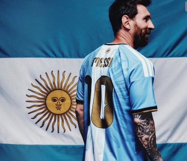 The Sun: Adidas modifie le logo du maillot de l'Argentine pour le dernier match de Messi