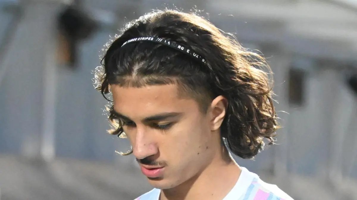Liciña : « Très heureux de recevoir le prix du meilleur jeune joueur de Serie B, j'espère guérir rapidement de ma blessure »