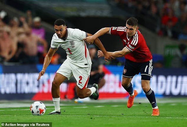 Mail: Tuchel fordert Alexander-Arnold auf, seine Komfortzone zu verlassen und Englands neue Taktik zu akzeptieren
