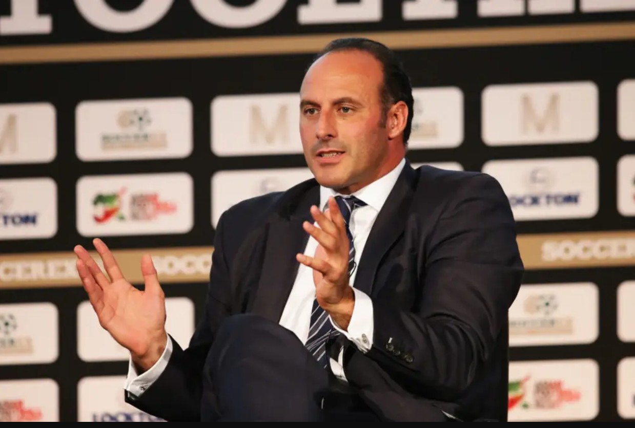 L'ex difensore del Tottenham Hotspur, Ramon Vega, annuncia la sua candidatura alla presidenza FIFA sfidando Infantino