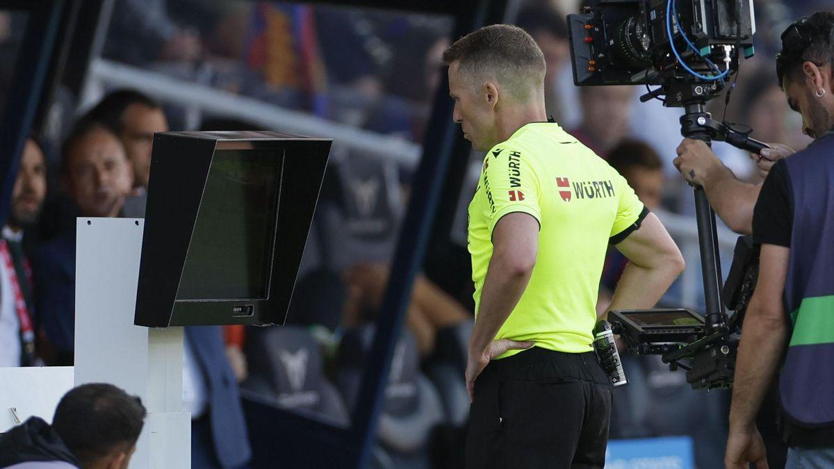 Sport.es: La rumeur sur Hernández arbitrant le Clásico démentie, le Real Madrid mécontent