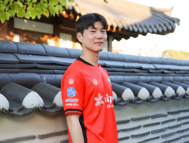 Media coreani: L'ex nazionale sudcoreano Hwang Mun-ki torna al Gangwon dopo il servizio militare nella K4 League