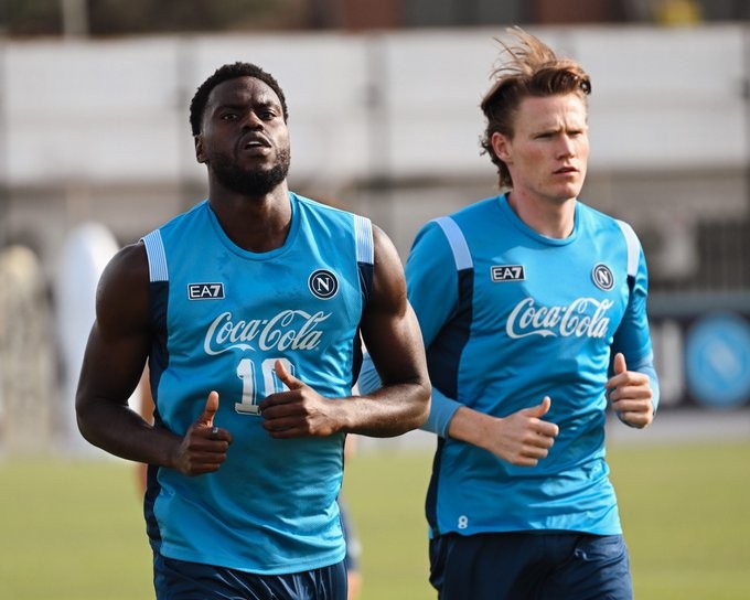 Officiel Naples : McTominay reprend l'entraînement collectif et est disponible pour Frosinone