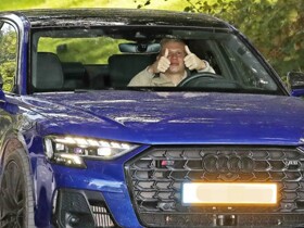 心情不错，哈兰德抵达曼城训练基地时对镜头双手竖大拇指