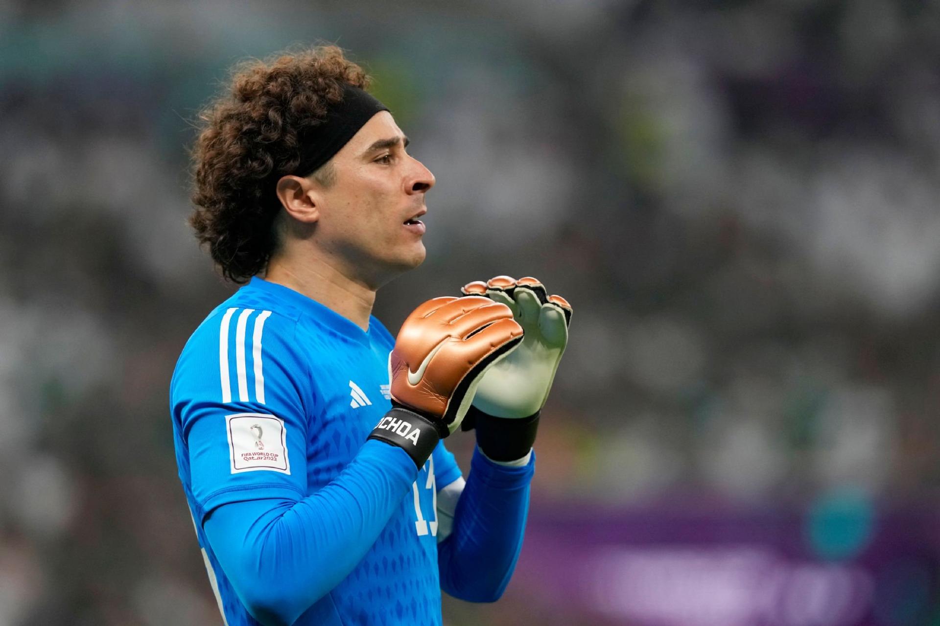 Ochoa describes perfect La Liga GK: Valdés' reaction, Courtois' aerial ability, Casillas' leadership
