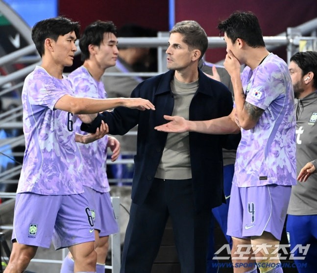 Mídia coreana: Federação Coreana de Futebol alertou Moreno sobre conflitos internos na seleção