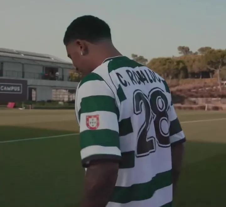 The Sun: Sancho zeigt Ronaldo-Trikot in sozialen Medien, sucht weiterhin nach neuem Verein