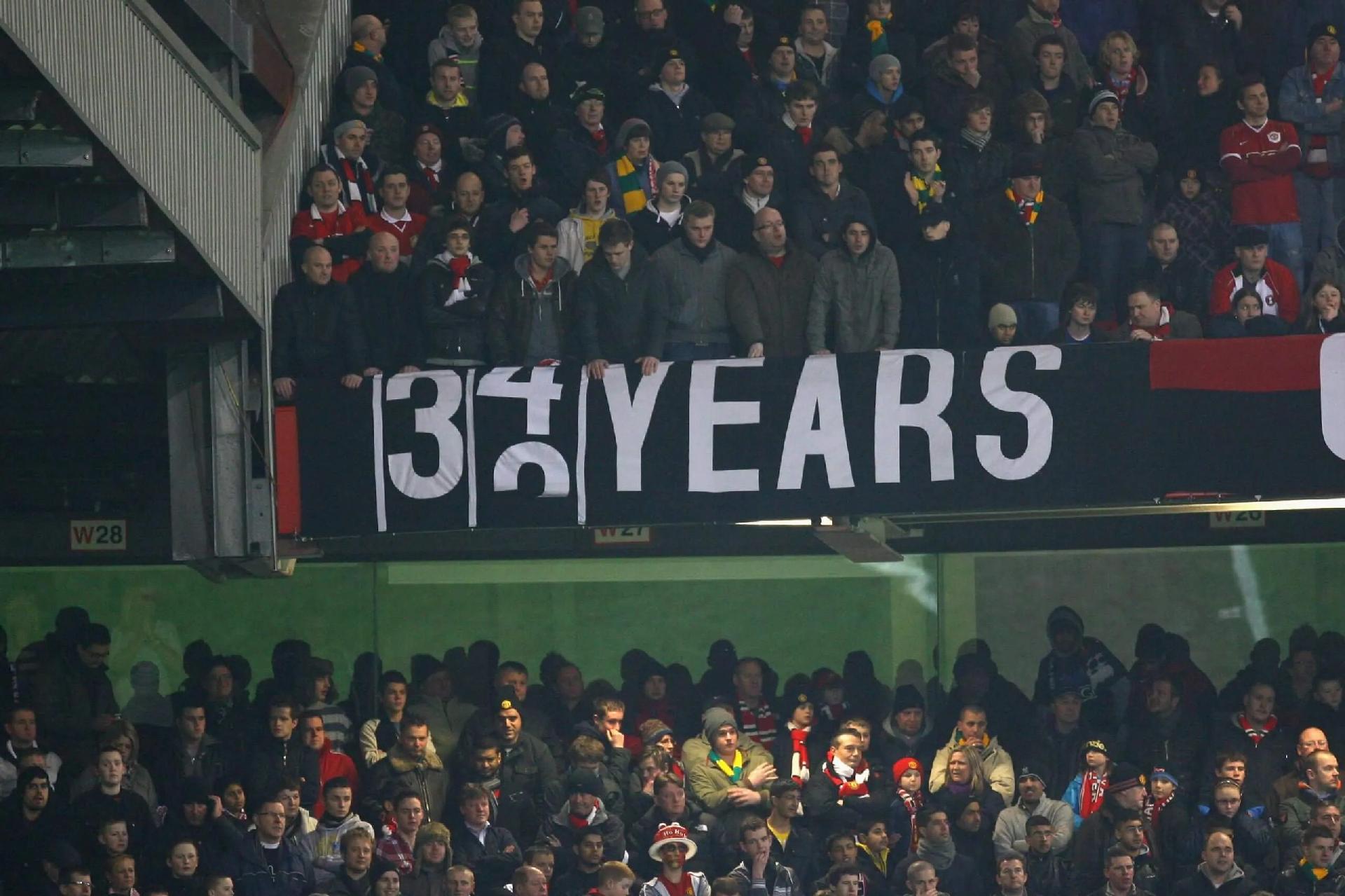 TA: Fans Manchester United Akan Kembali Memasang Spanduk Penghitung Waktu, Mengejek Manchester City yang Terakhir Kali Juara pada Tahun 1976