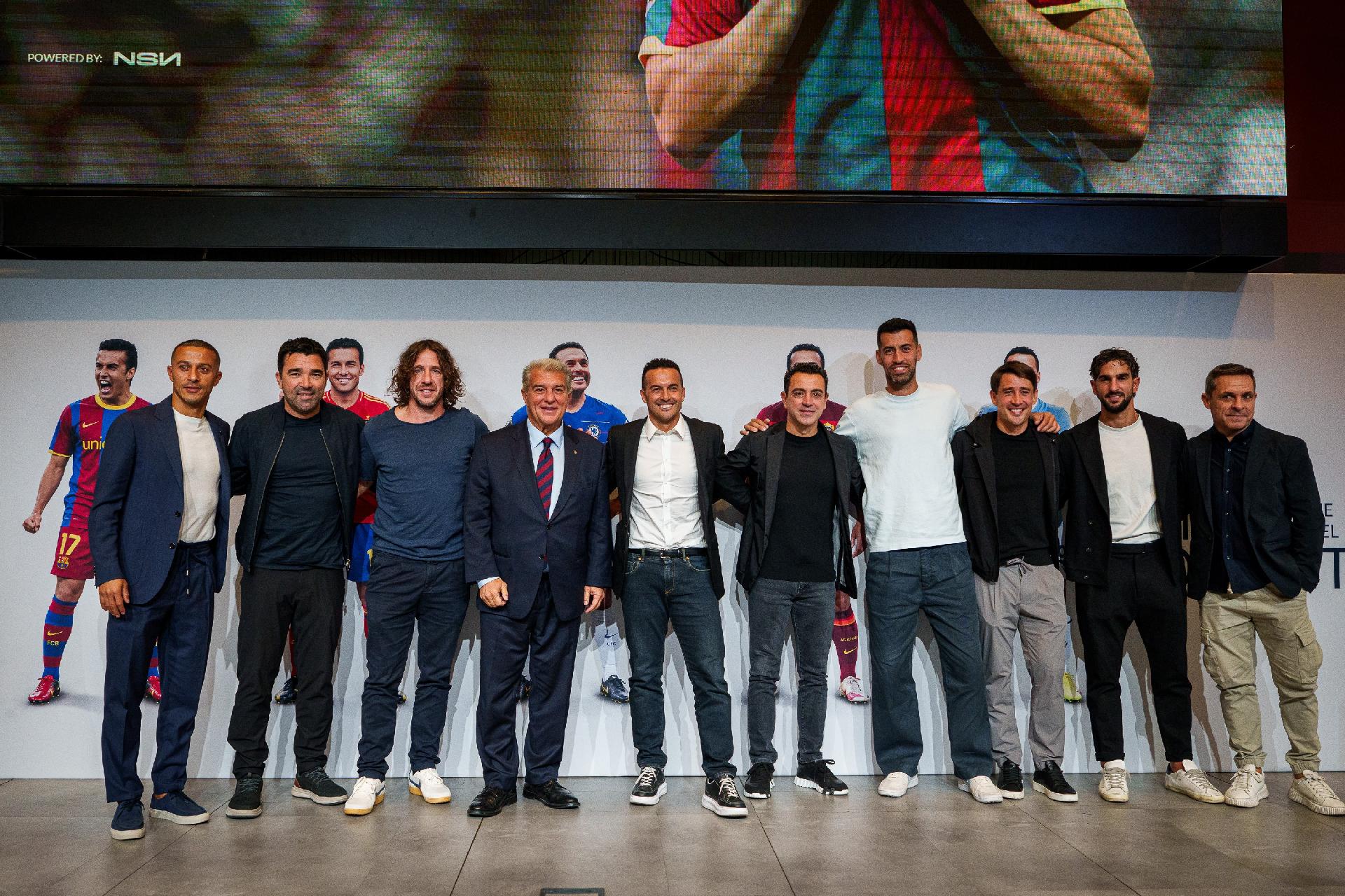 Pedro celebrates retirement with Xavi, Busquets, Puyol, and Barcelona legends