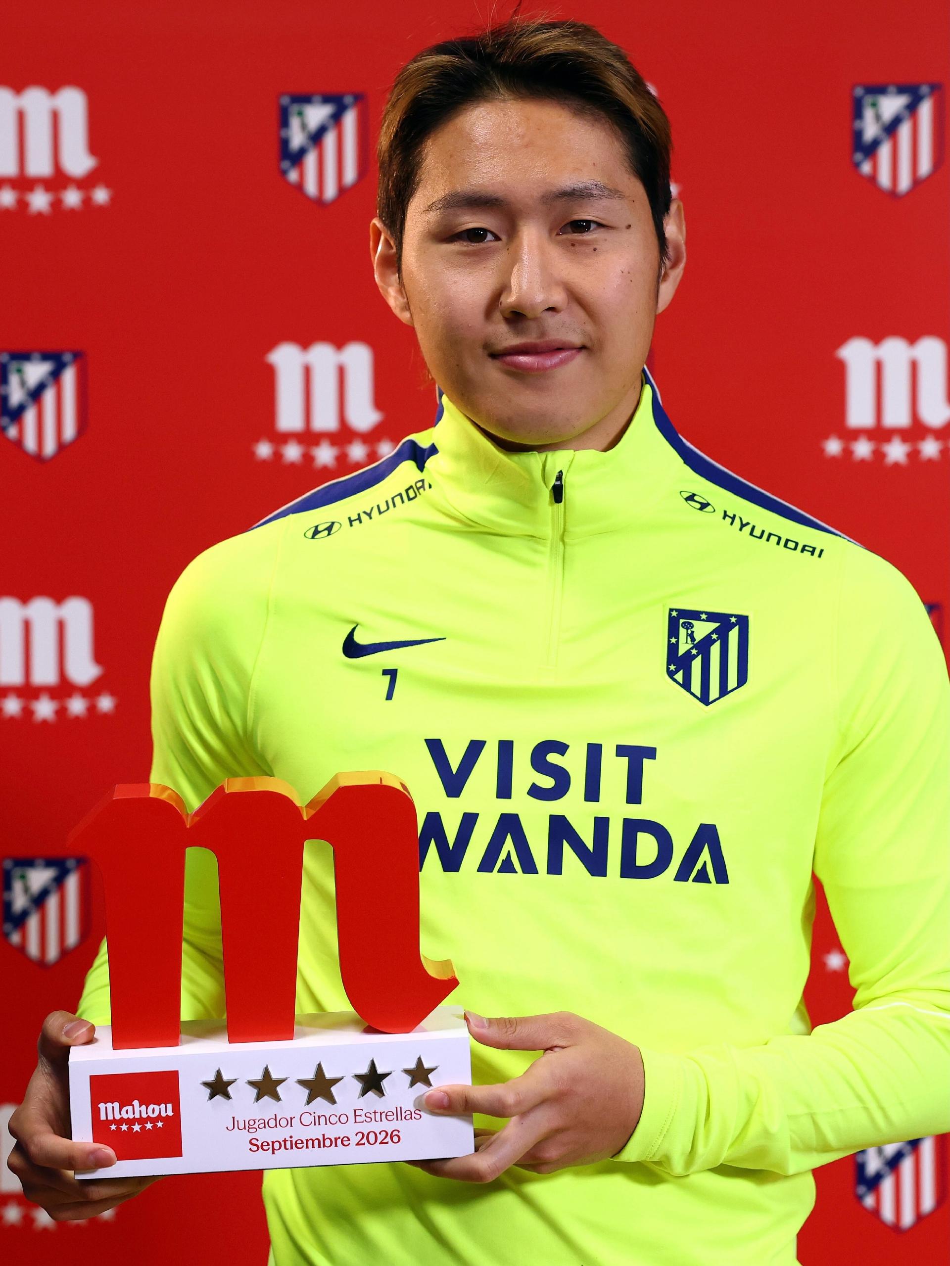 Lee Kang-in, elegido mejor jugador del mes en el Atlético: "Gracias a mis compañeros pude ganar este premio"