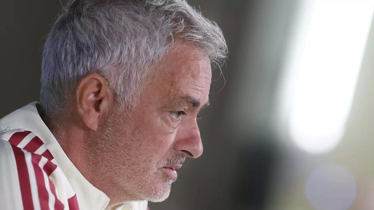 Sport: Mourinho rebate em coletiva de imprensa, nega rumores sobre Mbappé em boate
