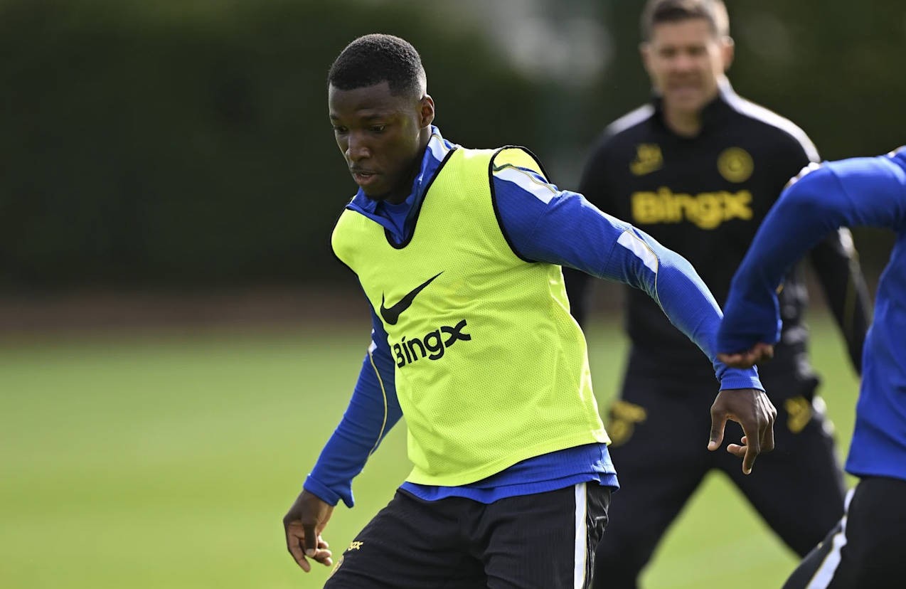 Alonso: Semua orang di tim menyukai Caicedo; Henderson akan terus membaik