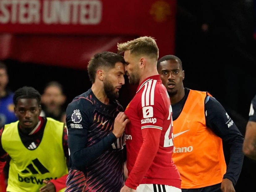 アトウェル主審とVAR：ロドリゴ・ベンタンクールがルーク・ショーに頭突き、暴力行為でレッドカード