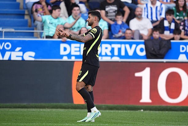 Real Madrid TV: Identical Fouls, Different Outcomes—Alavés Player Sent Off, Romero Wasn't. This is the Negreira League