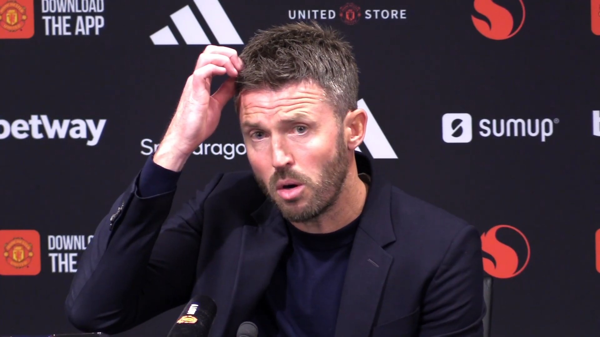 Carrick: Tôi không cảm thấy bị phản bội bởi các cầu thủ, tôi cũng mắc nhiều sai lầm khi còn thi đấu