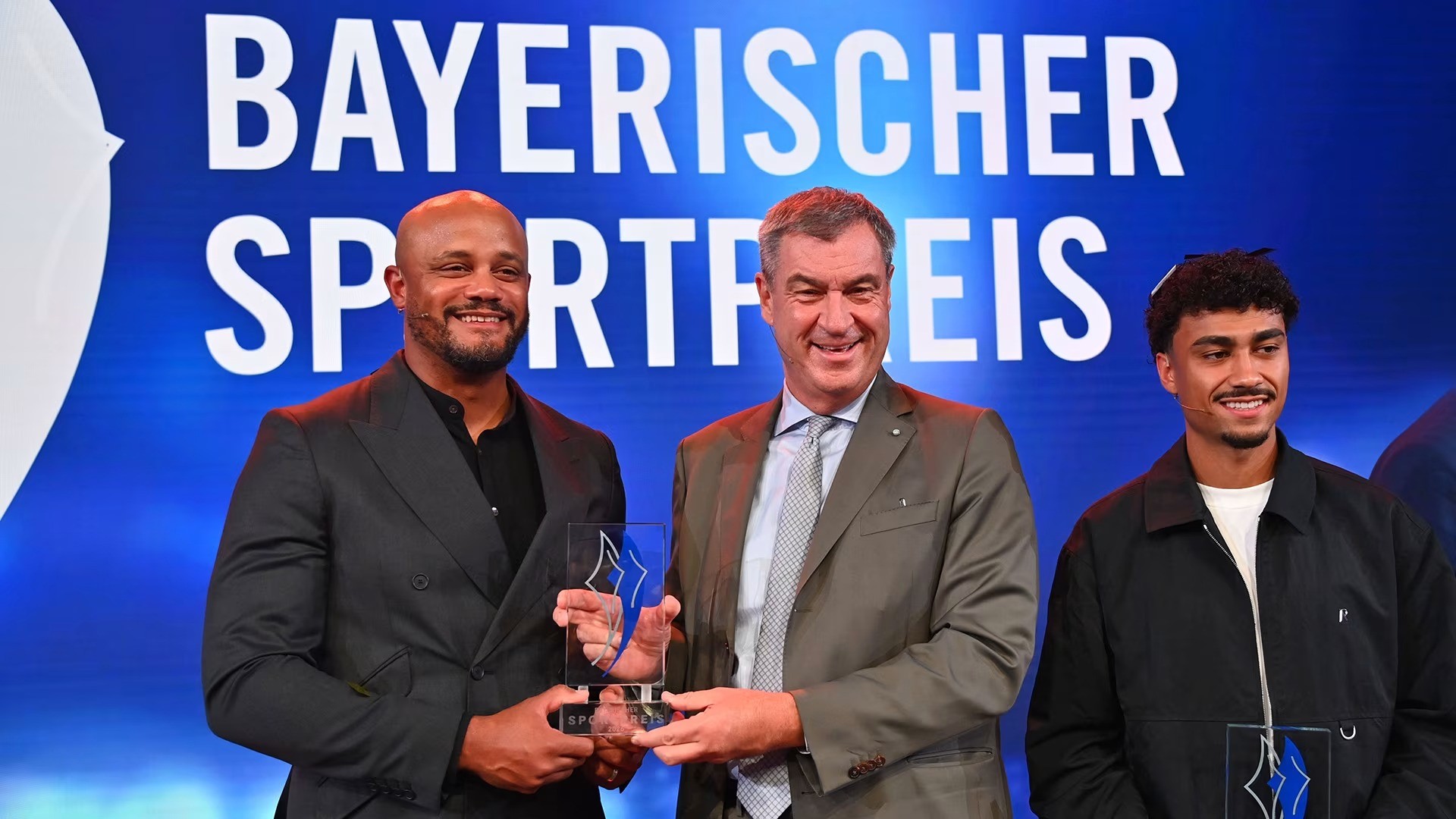Kompany Raih Penghargaan Khusus Gubernur Bavaria, Brown Sabet Penghargaan Atlet Muda Berprestasi